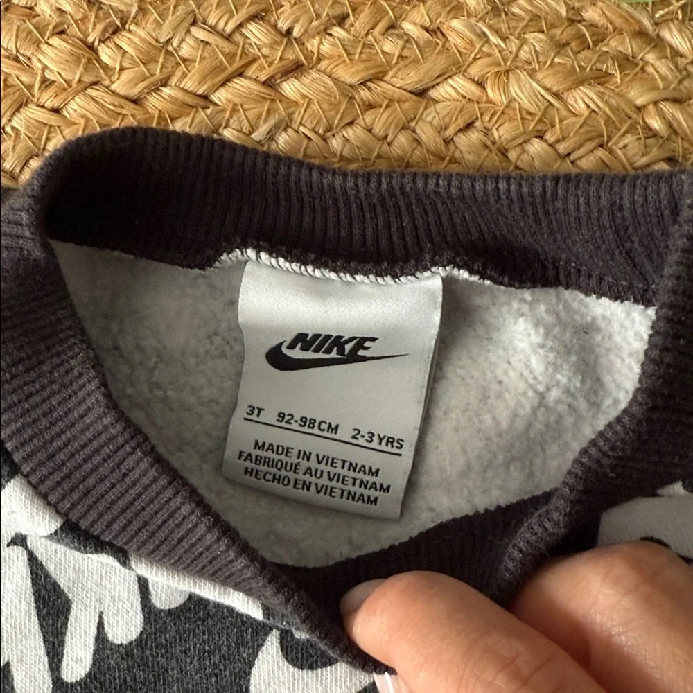 NIKE 3T Boxy Relaxed Crew Sweatshirt.